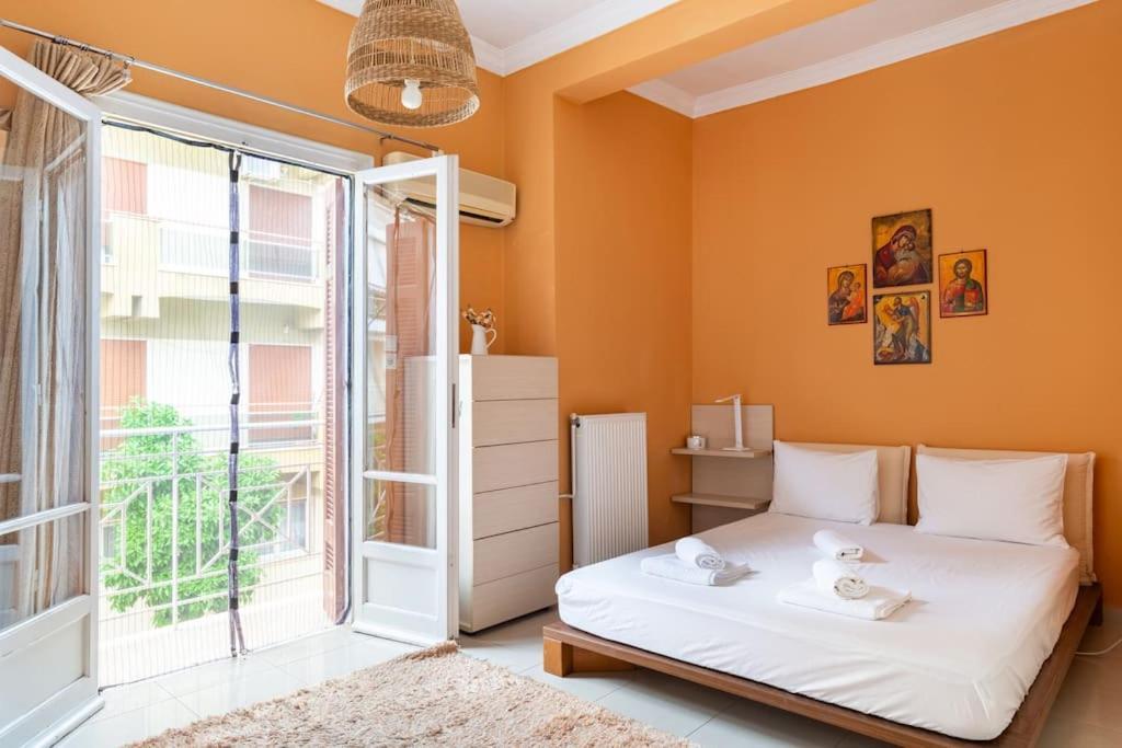 Apartment With Terrace In Piraiki Pireu Exterior foto